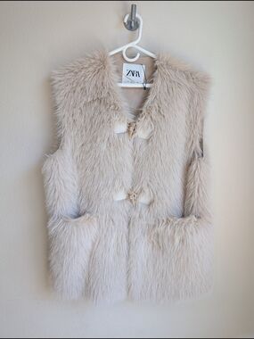 NEW Zara Cream Faux Fur Vest with Toggle Closures Women's Size L